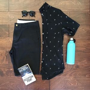 Black Short-sleeve Button-down 🌴